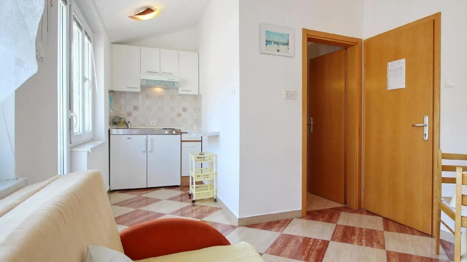 Modern Eingerichtete Apartment Ideal Fuer Junge Paaren Im Zentrum Von Baska