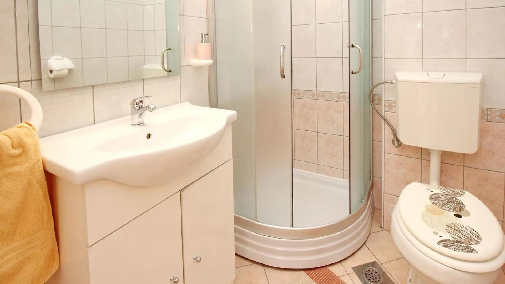 Modern Eingerichtete Apartment Ideal Fuer Junge Paaren Im Zentrum Von Baska 0*, Baska (Krk)