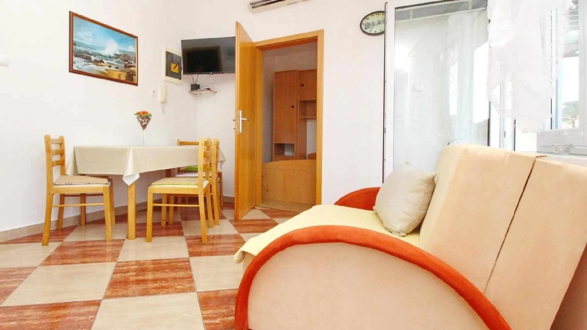 Modern Eingerichtete Apartment Ideal Fuer Junge Paaren Im Zentrum Von Baska