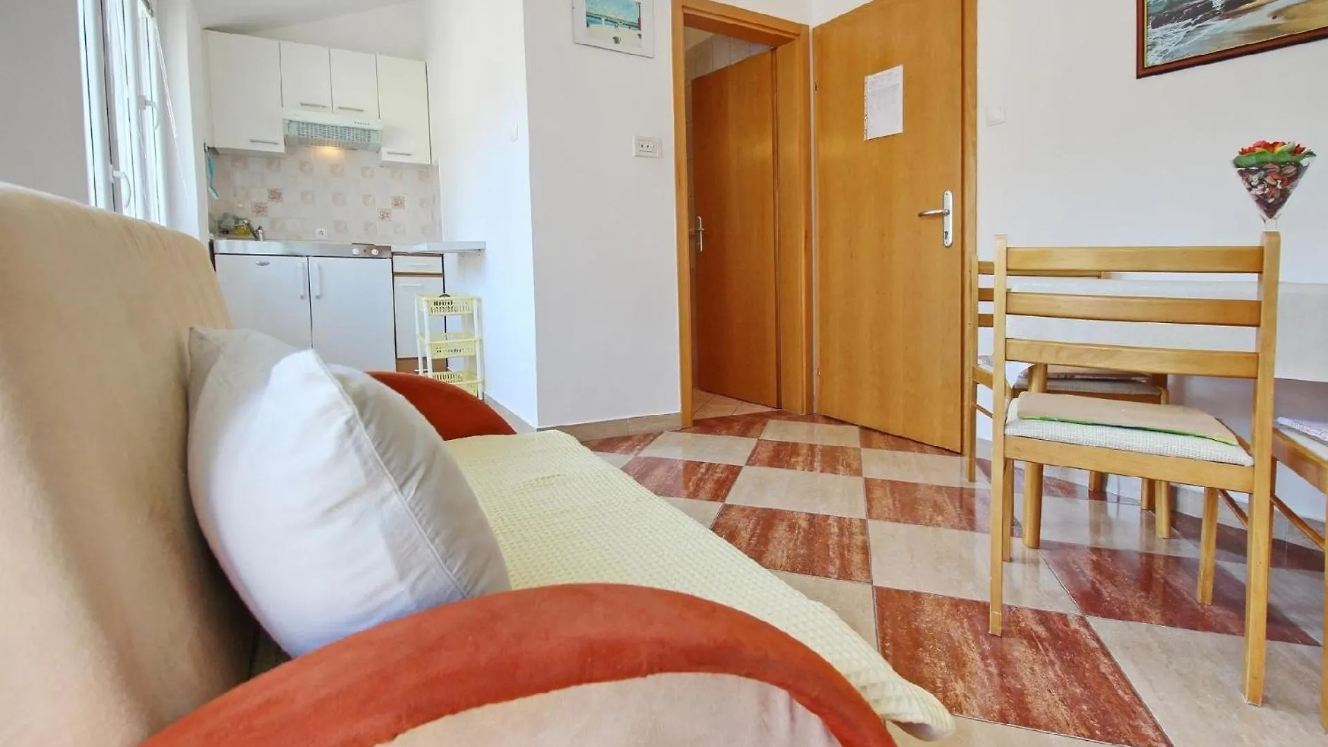 Modern Eingerichtete Apartment Ideal Fuer Junge Paaren Im Zentrum Von Baska